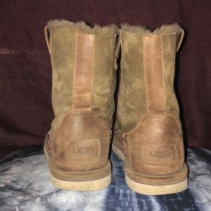UGGS (Short) Size 6 Boots 🌸